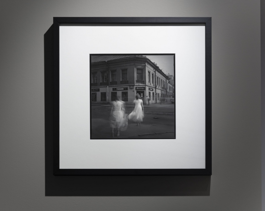 Фотография как пространство: между поглощённостью и театральностью