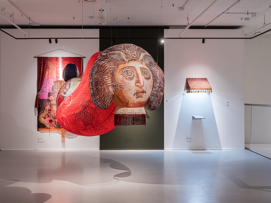 «Яркая безвкусица и древние аффекты»