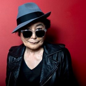 Чем знаменита Йоко Оно: пацифизм, перформансы и альбом без музыки