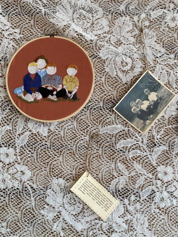 Реконструкция памяти: вышивая семейный архив